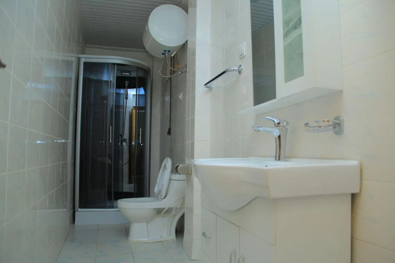 V Hotel And Apartment Addisz-Abeba 5*,